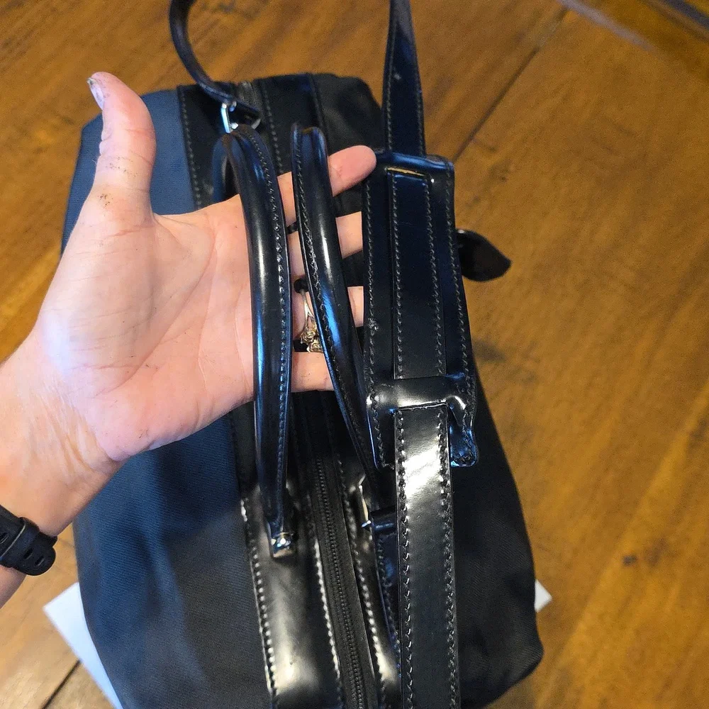 GUCCI BLACK NYLON/PATENT TRAVEL LINE BAG WITH COA - Picture 11 of 16